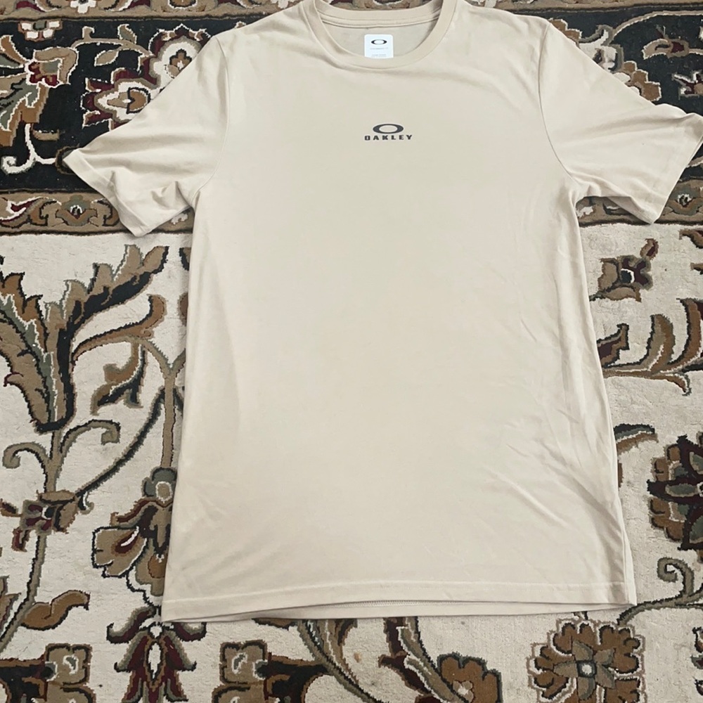 Oakley men’s tee shirt